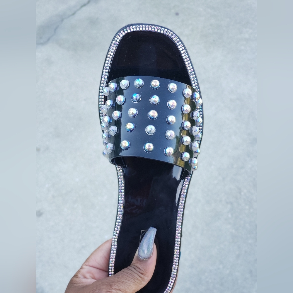 Black iridescent pearl slides